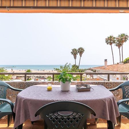 Isola Beachside Apartment Валенсия Экстерьер фото